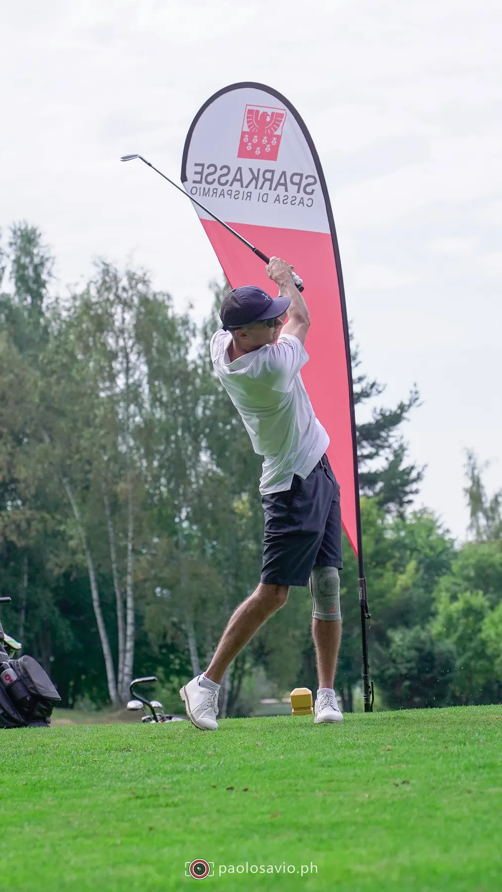 Golfista durante lo swing alla Sporthilfe Golf Charity